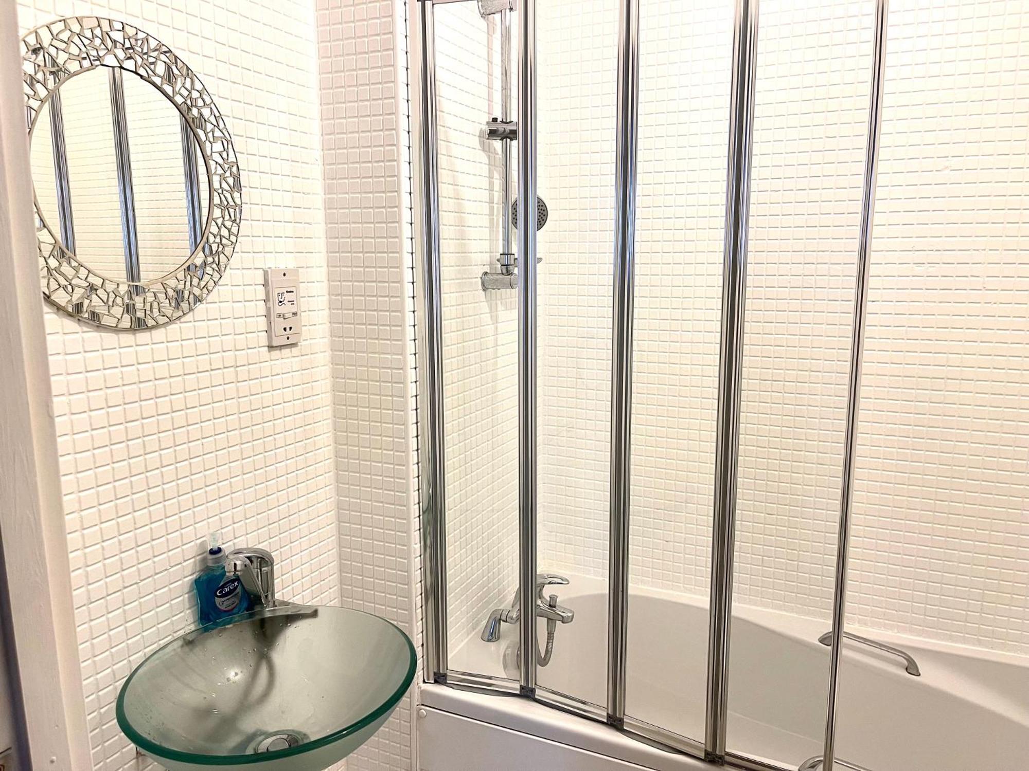 Apartment City Centre Gem - Stylish 1 Bedroom Stay *
