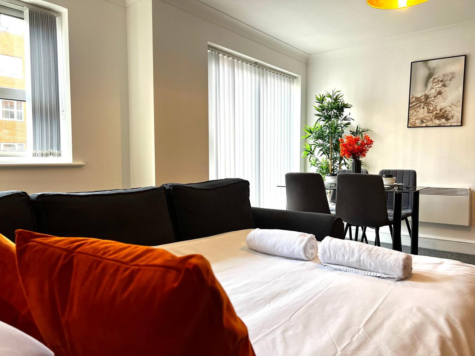 City Centre Gem - Stylish 1 Bedroom Stay * Birmingham